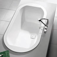 Topline Ovalbadewanne mit quadratischem Designablauf