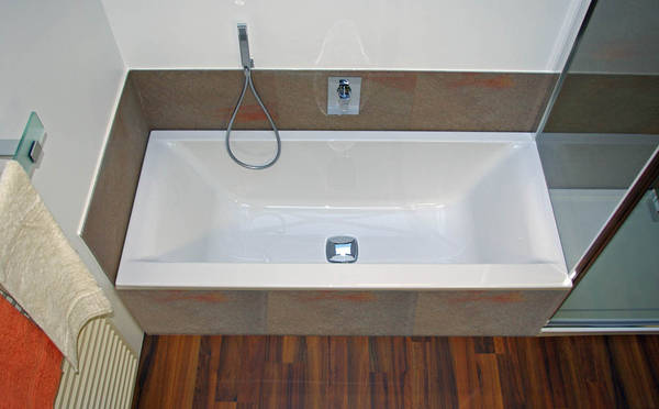 Julius Badewanne in Sanit�racryl, Gr��e 1800x800x440mm (auch in den Gr��en 1700x800x440mm oder 1900x900x440mm), Farbe wei�
